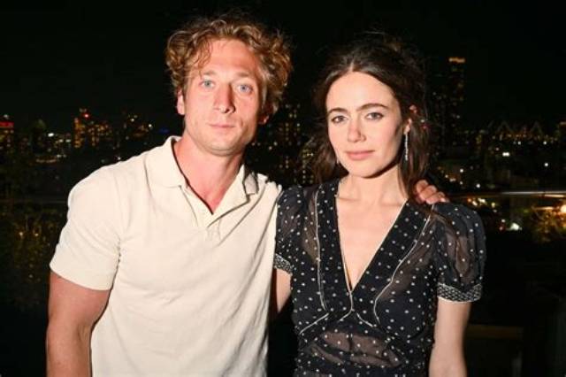 Jeremy Allen White Seemingly References Rumored Girlfriend Rosalia on Red Carpet in Meaningful Way | 2024 Critics Choice Awards, Jeremy Allen White, Rauw Alejandro, Rosalia | Just Jared: Celebrity News and Gossip