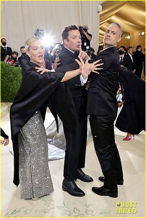 Jimmy Fallon Photobombs Taika Waititi & Rita Ora, Chats with Justin Bieber During the Met Gala 2021 | 2021 Met Gala, Hailey Bieber, Jimmy Fallon, Justin Bieber, Met Gala, Rita Ora, Taika Waititi | Just Jared: Celebrity News and Gossip