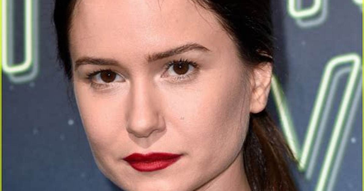 Katherine Waterston Talks Going Fully Nude in ‘Inherent Vice’ | Andy Samberg, Jena Malone, Joanna Newsom, Katherine Waterston, Sasha Pieterse, Victor Rasuk | Just Jared: Celebrity News and Gossip
