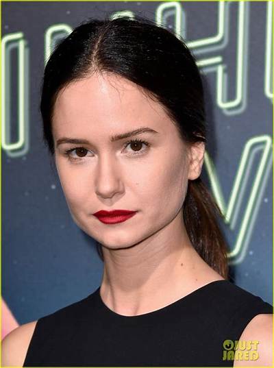 Katherine Waterston Talks Going Fully Nude in ‘Inherent Vice’ | Andy Samberg, Jena Malone, Joanna Newsom, Katherine Waterston, Sasha Pieterse, Victor Rasuk | Just Jared: Celebrity News and Gossip