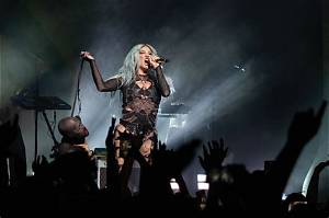 Kesha Says She Hemorrhaged a Vocal Cord After ‘Wardrobe Malfunction’ at Taylor Hawkins Tribute Show