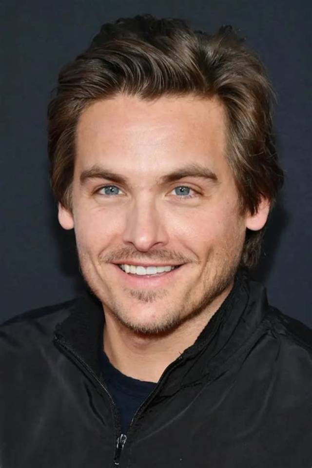 Kevin Zegers’ Biography: Height, Net Worth, Wife, Children, Age