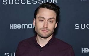 Kieran Culkin’s Roman Roy Is Wearing a $7 Walmart T-Shirt in the ‘Succession’ Finale & We Found It Online! | Kieran Culkin, Shopping, Succession | Just Jared: Celebrity News and Gossip