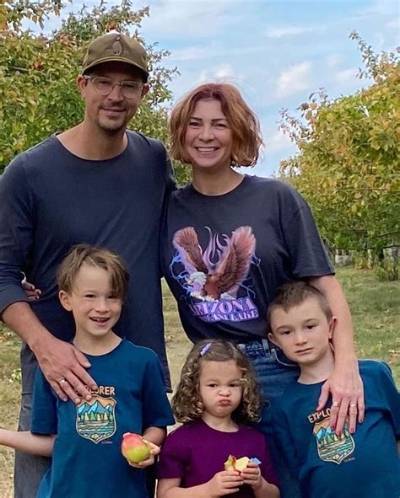 Kim Walker-Smith Bio, Age, Family, Husband, Kids, Albums, Songs, Tour, and Net Worth.