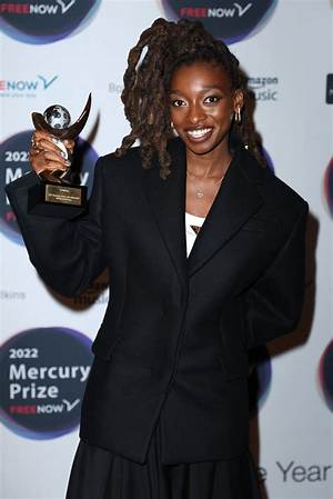 Little Simz Height, Weight, Net Worth, Age, Birthday, Wikipedia, Who, Nationality, Biography