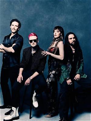 Lzzy Hale Bio, Age, Height, Parents, Married, Daughter, Songs, and Net Worth.