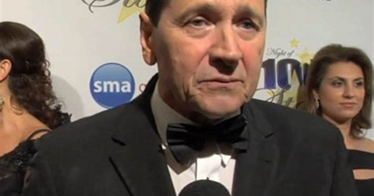 Mark Lindsay Chapman Net Worth