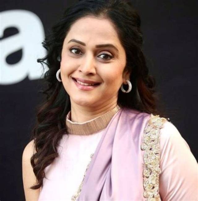 Mrinal Kulkarni Height, Age, Husband, Children, Family, Biography & More » Starsunfolded