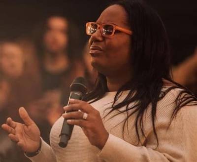 Naomi Raine Bio, Wiki, Age, Family, Husband, Songs, Albums and Net Worth