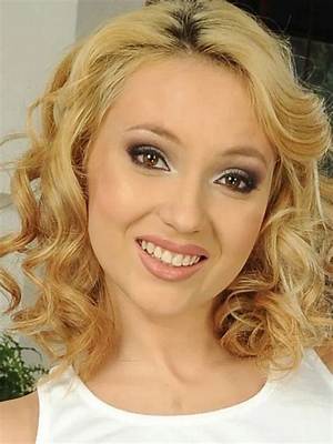 Nataly Osmann Height, Weight, Net Worth, Age, Birthday, Wikipedia, Who, Nationality, Biography