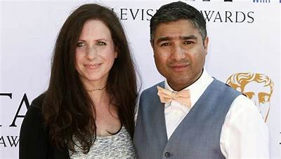 Nick Mohammed Is Married to Wife: Becka Mohammed. Kids.