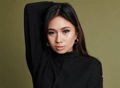 Niki Zefanya (Nicole) Height, How Tall (Singer) Age, Weight, Boyfriend, Ethnicity