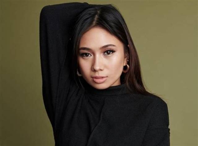 Niki Zefanya (Nicole) Height, How Tall (Singer) Age, Weight, Boyfriend, Ethnicity