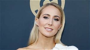 Nikki Glaser Eating Disorder and Getting over Bulimia and Anorexia at Age 35