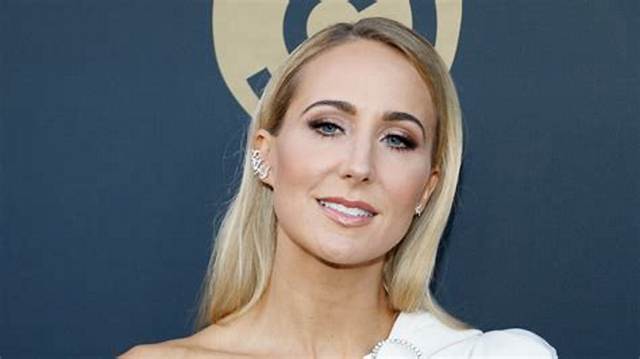 Nikki Glaser Eating Disorder and Getting over Bulimia and Anorexia at Age 35