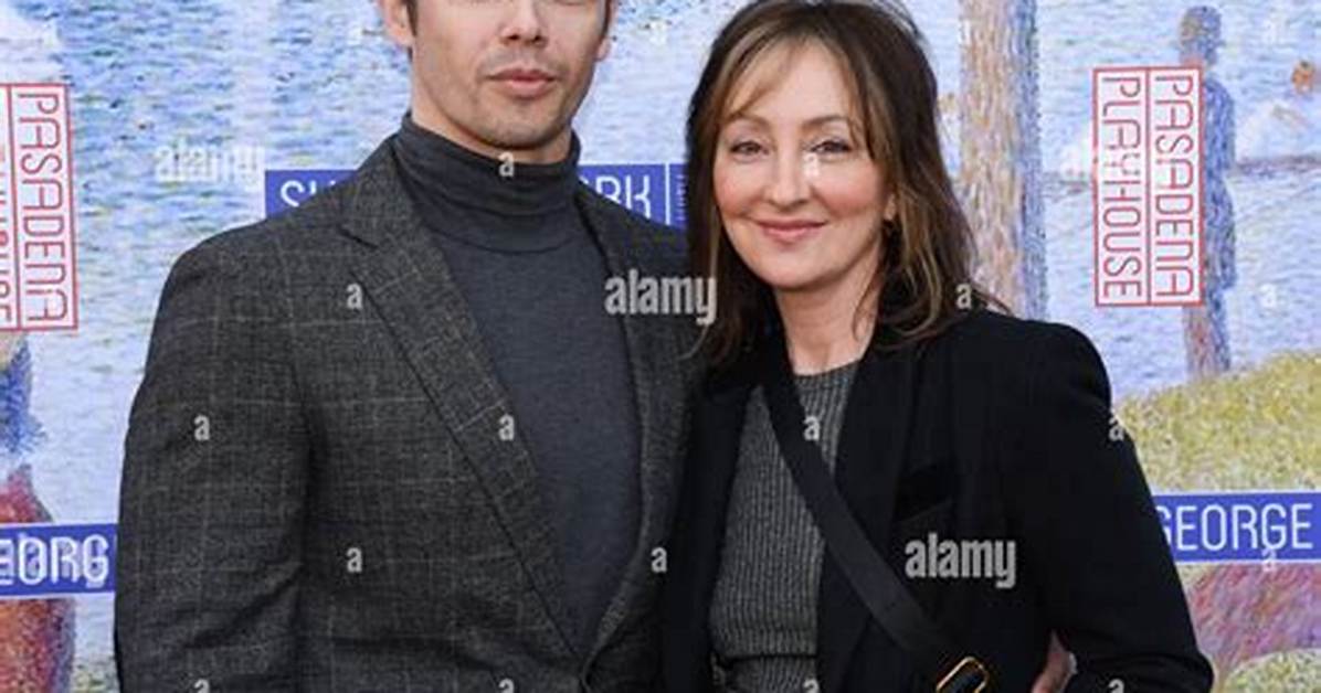 No, Carmen Cusack Is Not Related to John Cusack as She Confirms on Twitter