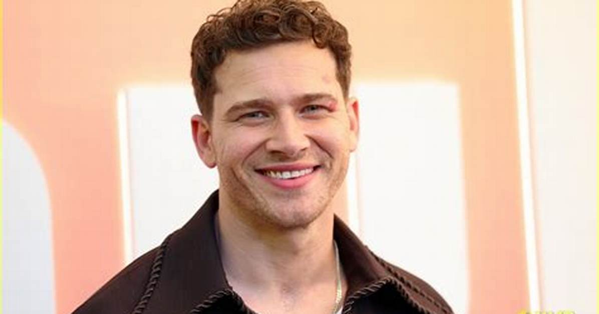 Oliver Stark Celebrity News and Gossip | Entertainment, Photos and Videos | Just Jared: Celebrity News and Gossip