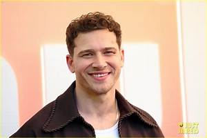 Oliver Stark Celebrity News and Gossip | Entertainment, Photos and Videos | Just Jared: Celebrity News and Gossip