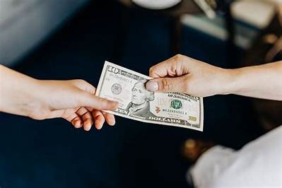 Onlyfans Mum to Give Away Money Because She’s Making Too Much