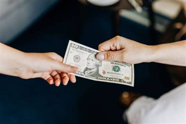 Onlyfans Mum to Give Away Money Because She’s Making Too Much
