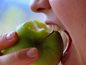 Pourquoi Une Pomme Dans La Bouche Du Cochon?