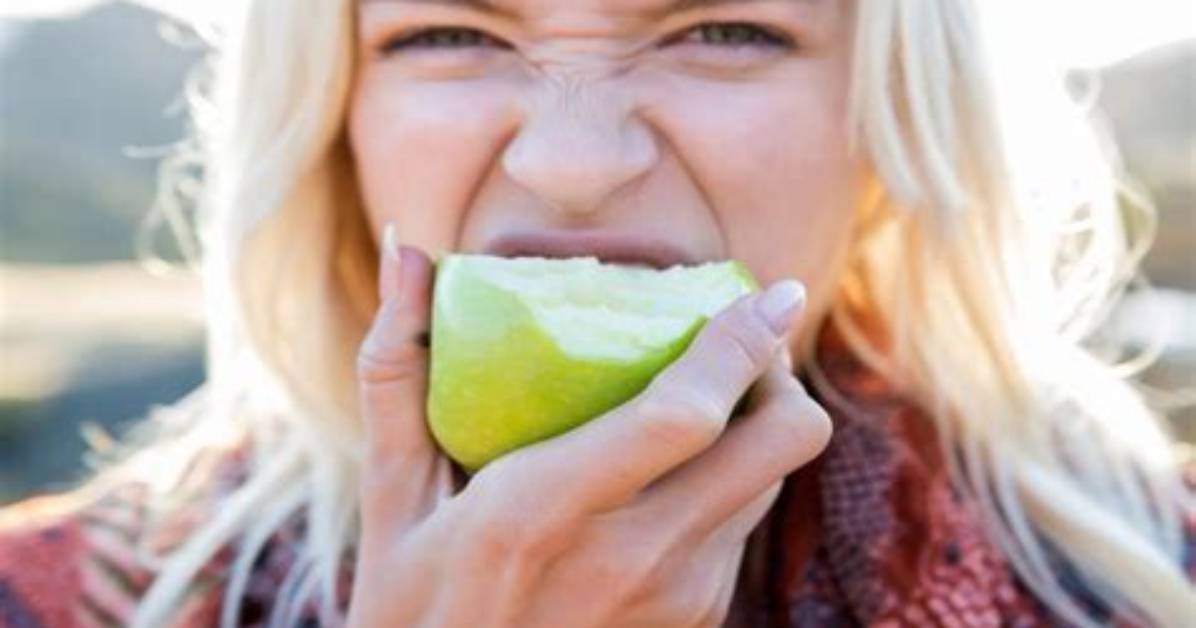 Qui %C3%80 Manger La Pomme En Premier 400. Jpg