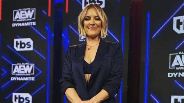 Renee Paquette Officially Signs with All Elite Wrestling