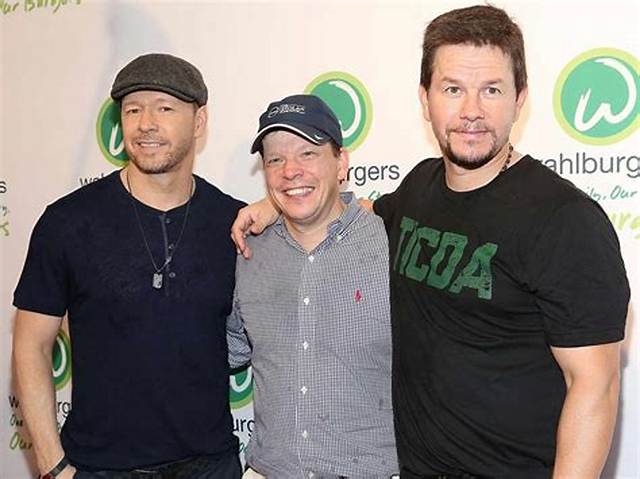 Robert Wahlberg Bio, Wiki, Age, Height, Family, Siblings, Wife, Children, Net Worth, and Movies