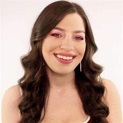 Samantha Agate, Digital Writer | Closer