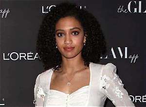 Samantha Logan Biography, Age, Wiki, Height, Weight, Boyfriend, Family & More