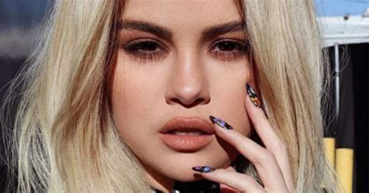 Selena Gomez's 20 Best Manicures, from Barbiecore to Neon