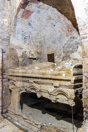 St. Nicholas’ Grave Found Beneath Church in Turkey: ‘Extremely Important Discovery, ’ Expert Says