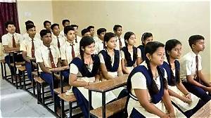 Students from School Set up by President Participate in 5G Live Demo