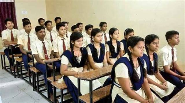 Students from School Set up by President Participate in 5G Live Demo