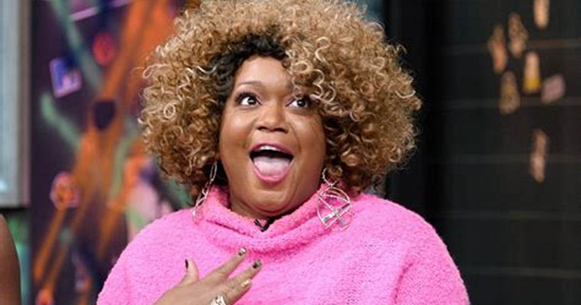 Sunny Anderson's Shrimp Pot Pie Is a 'Cajun-Inspired' Feast