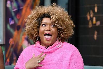 Sunny Anderson's Shrimp Pot Pie Is a 'Cajun-Inspired' Feast