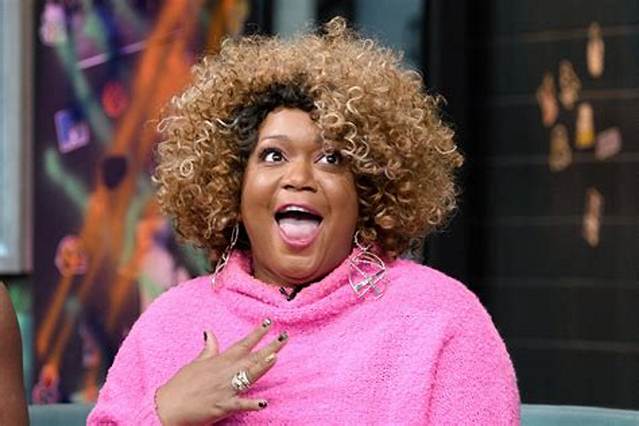 Sunny Anderson's Shrimp Pot Pie Is a 'Cajun-Inspired' Feast