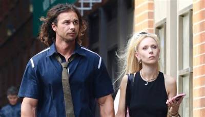 Ted Lasso’s Juno Temple Spotted with Mystery Boyfriend in Nyc (Photos) | Juno Temple | Just Jared: Celebrity News and Gossip