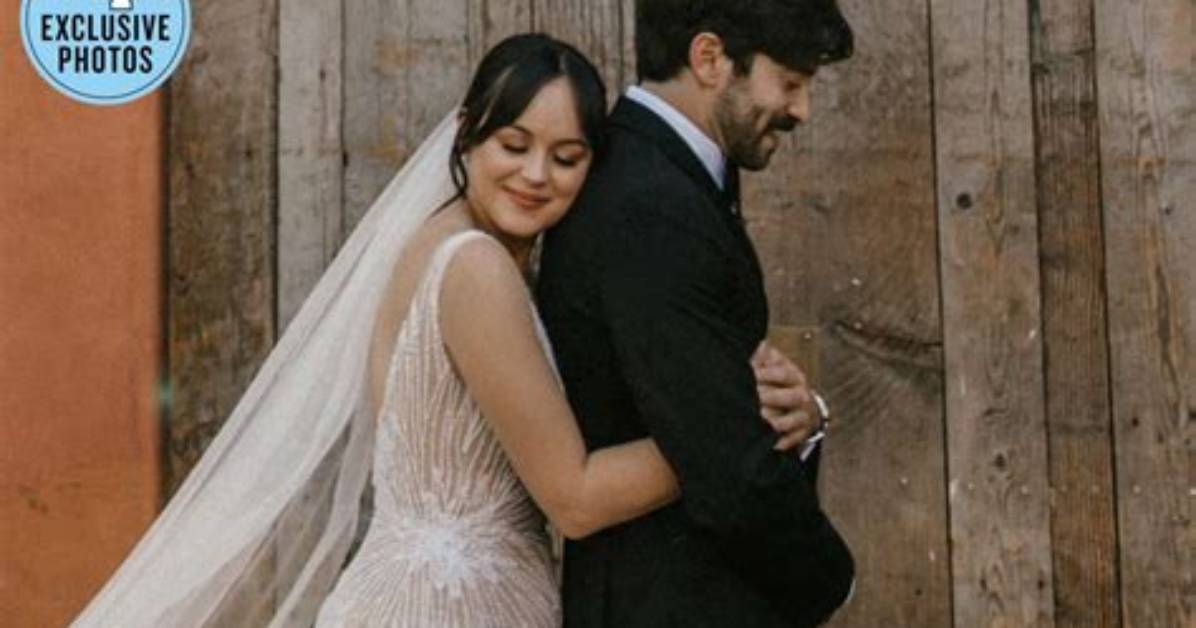 ‘The Goldbergs’ Actress Hayley Orrantia Marries Greg Furman! | Greg Furman, Hayley Orrantia, Wedding | Just Jared: Celebrity News and Gossip