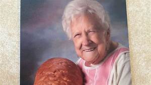 The Little Pink Restaurant’s Owner, Helen Ponczoch, Dies at 98