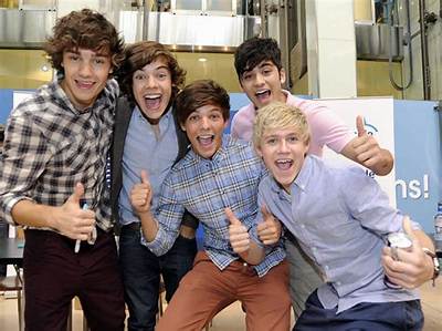 This One Direction Member Got Nude & His Mom Smacked Him