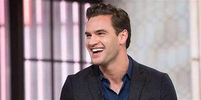 Tom Bateman Net Worth
