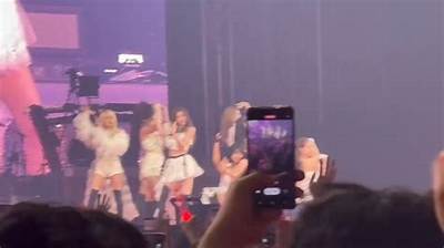 Twice Makes Guest Appearance at Psy’s Year-End Concert