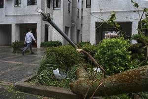 Typhoon Haikui Slams into Taiwan, Disrupting Work, Classes and Travel