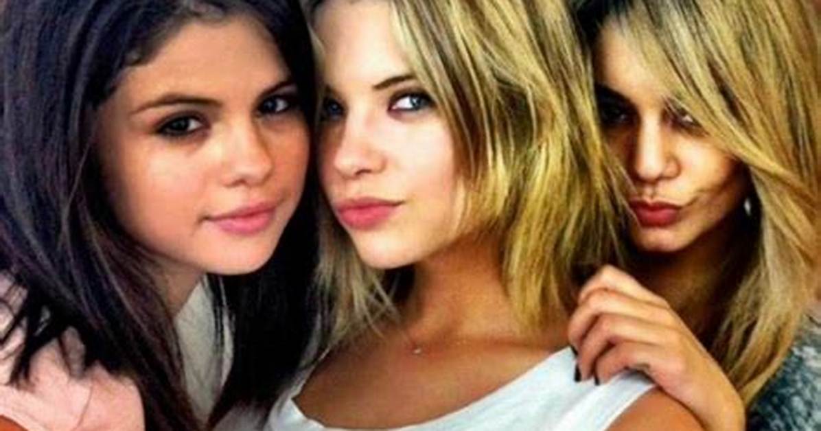 Vanessa Hudgens and Ashley Benson Cried Their Eyes out in an Airport