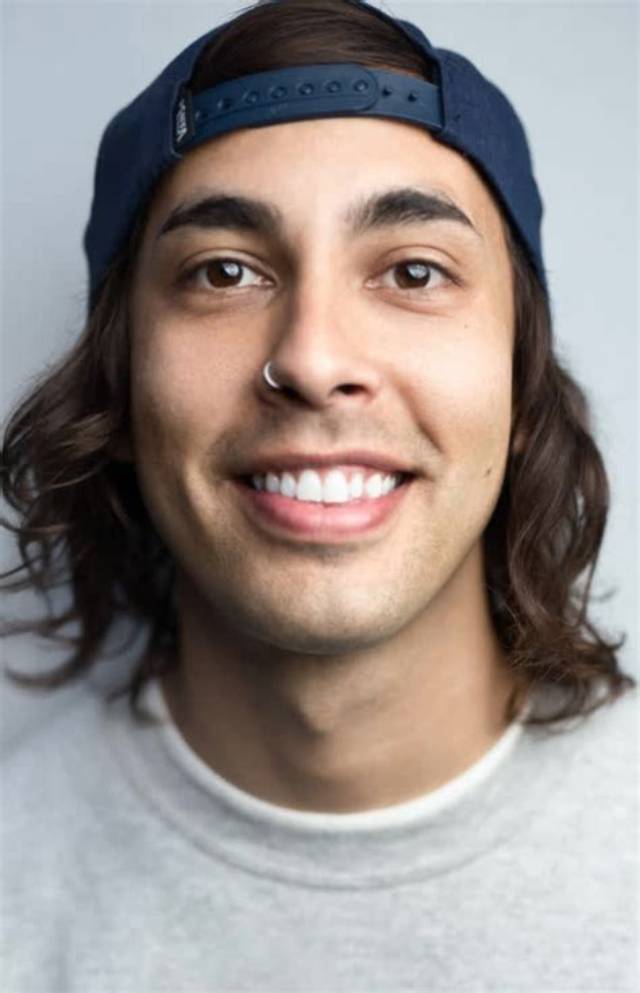 Vic Fuentes Bio, Wiki, Age, Height, Family, Girlfriend, Kellin Quinn, Songs, and Net Worth.