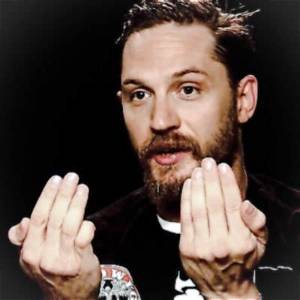 What Is Wrong with Tom Hardy Hands – Is He Missing His Pinky Finger?