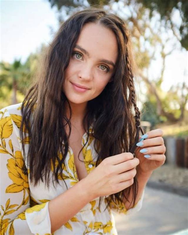 Who Does Stevie Lynn Jones Play on Animal Kingdom? Meet Josh’s Girlfriend Penny