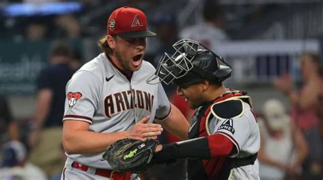 Who Is Arizona Kevin Ginkel Girlfriend? His Relationship, Parents, Salary, Net Worth, Jersey