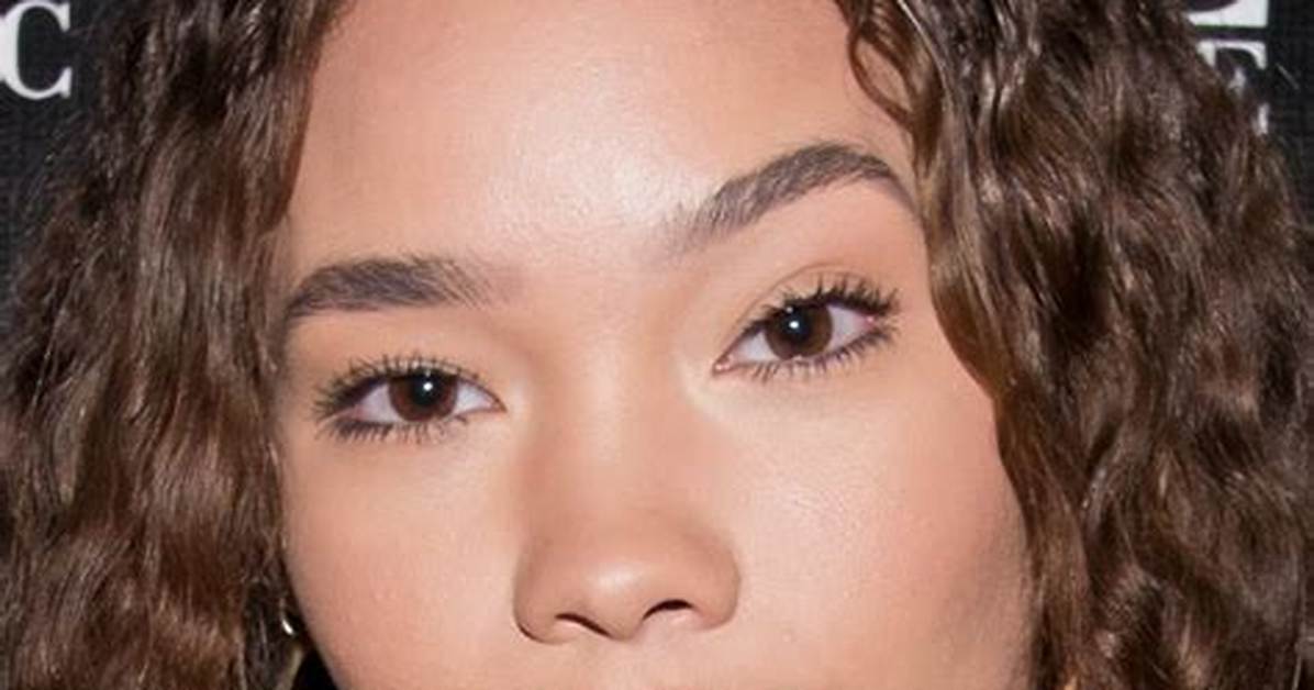 Who Is Ashley Moore? Model and Actress Spotted Kissing Jeremy Allen White
